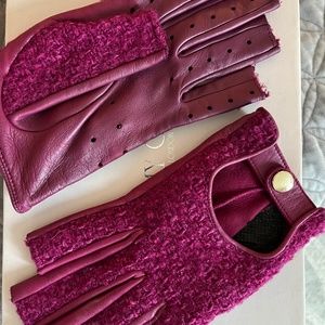 CHANEL fingerless tweed gloves